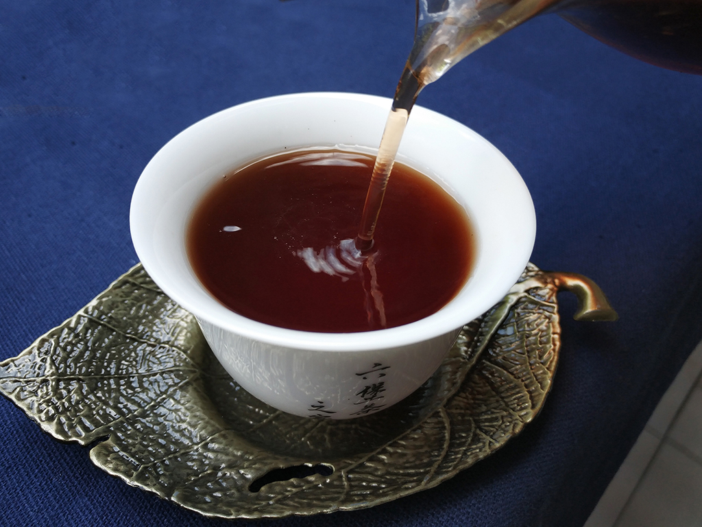 六堡茶和普洱茶的区别-口感篇