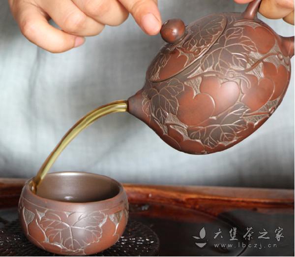 冲泡六堡茶的茶器：盖碗、紫砂壶、坭兴陶壶的比较