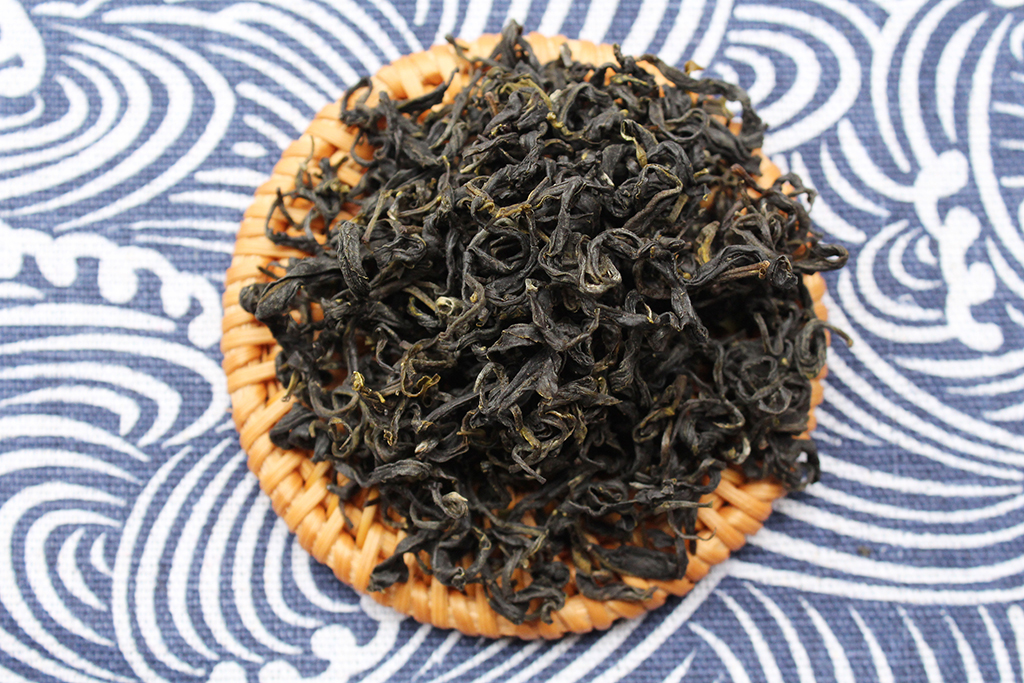 传统工艺六堡茶和生普有什么不同？六堡农家茶和生普的区别